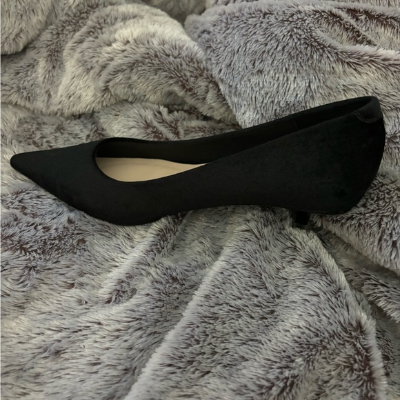 Black Velvet kitten heels never worn . Excellent condition. Size 39 - Picture 2 of 13